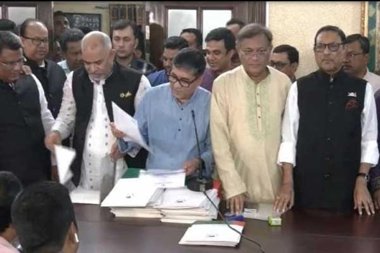 আওয়ামী লীগ মনোনীত প্রার্থীদের কাছে চিঠি হস্তান্তর শুরু করেছে