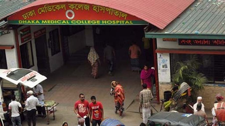 ঢামেকের ফুটপাত থেকে নবজাতকের মরদেহ উদ্ধার