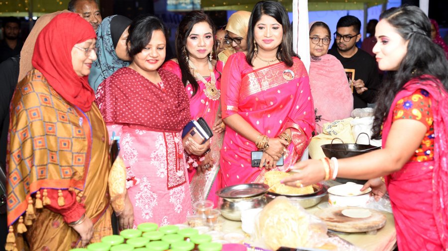 দিনাজপুরে খাবারপ্রিয় মানুষের জন্য ব্যতিক্রমী মেলা