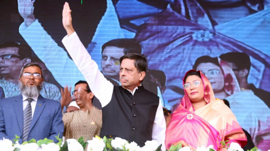 দায়িত্ব গ্রহণ করে মেয়র বললেন, ‘সিটি করপোরেশনের ৩০০ কোটি টাকা বকেয়া’