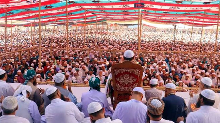‘আমরা সবাই পাগল, কেউ দুনিয়ার কেউ মাওলা পাকের’