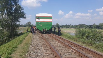 ১০ ঘণ্টা পর সচল উত্তরের পথে ট্রেন চলাচল