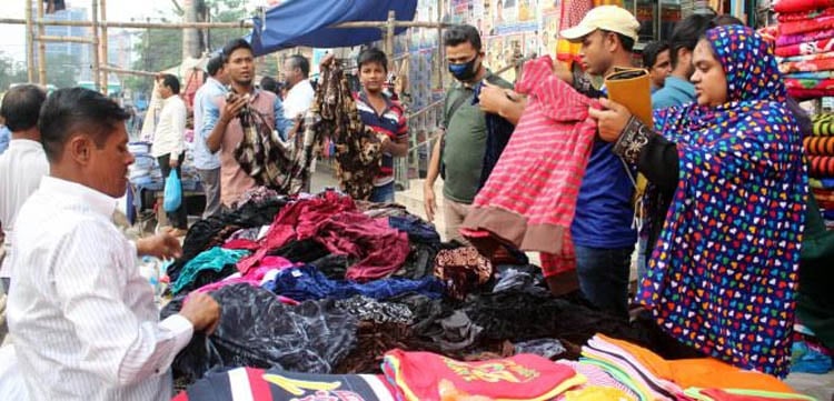 কুমিল্লায় বেড়েছে শীত, গরম কাপড়ের দোকানে ক্রেতার ভিড়