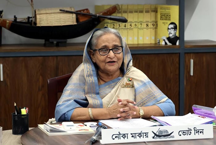 দ্বারে দ্বারে গিয়ে নৌকায় ভোট চাইতে হবে : আওয়ামী লীগ নেতাকর্মীদের প্রতি প্রধানমন্ত্রী