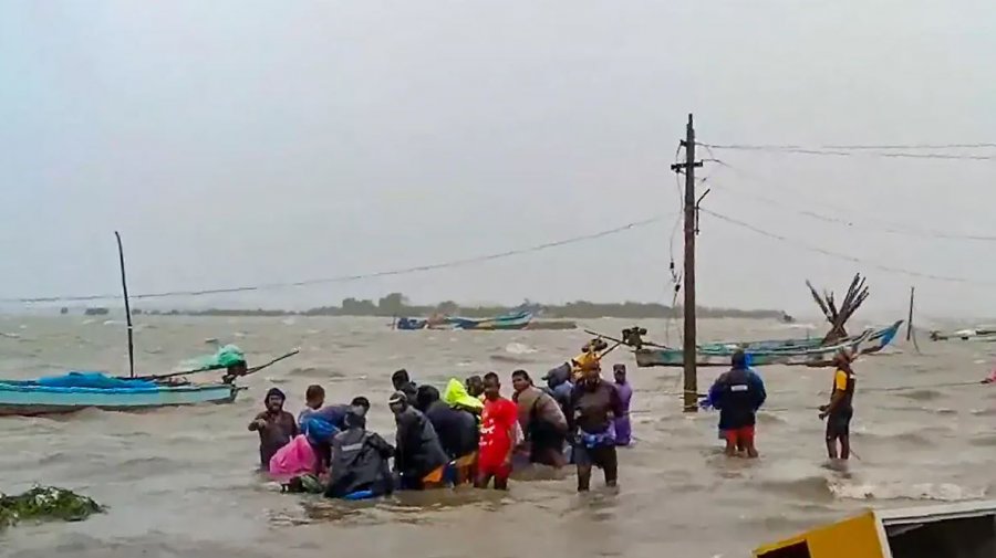 মিগজাউমের প্রভাবে চেন্নাইয়ে ৮ জনের মৃত্যু, অন্ধ্রপ্রদেশে জরুরি সতর্কতা জারি