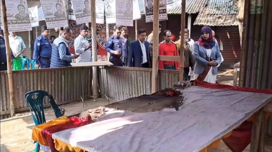 শ্রীপুরে নৌকা প্রতীকের নির্বাচনি ক্যাম্পে আগুন