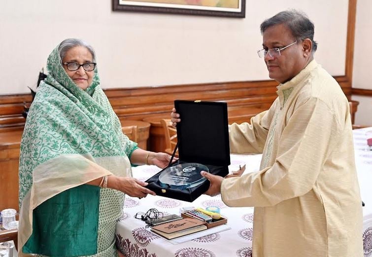 ‘এশিয়া ক্লাইমেট মোবিলিটি চ্যাম্পিয়ন লিডার অ্যাওয়ার্ড’ গ্রহণ প্রধানমন্ত্রীর