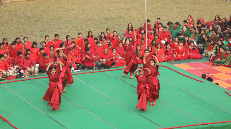 বর্ণিল পরিবেশনায় ছায়ানটের বিজয় দিবস উদযাপন