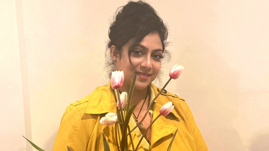 ৪৫-এ শাবনূর, চুপিসারে ফিরলেন দেশে