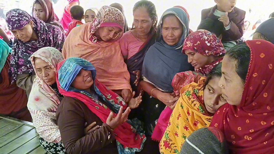 সড়ক দুর্ঘটনায় প্রাণ গেলো চাচা-ভাতিজার