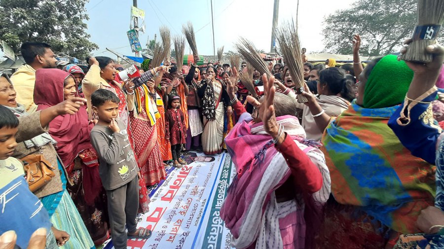 ‘নারী নেতৃত্ব হারাম’ বলা সেই ইউপি চেয়ারম্যানের বিচারের দাবিতে ঝাড়ু মিছিল