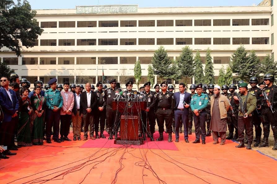 আইন-শৃঙ্খলা পরিস্থিতি স্বাভাবিক, ভোটাররা নির্বিঘ্নে ভোটকেন্দ্রে আসতে পারবেন: র‌্যাব ডিজি
