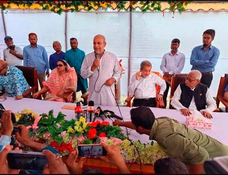 কুমিল্লায় দুর্ঘটনা কবলিত মানুষকে সহযোগিতা করায় স্থানীয় জনগণের প্রতি কৃতজ্ঞতা প্রকাশ রেলপথ মন্ত্রীর