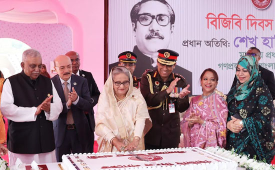 সীমান্ত রক্ষায় বিজিবিকে স্মার্ট প্রযুক্তিতে সজ্জিত করা হচ্ছে : প্রধানমন্ত্রী