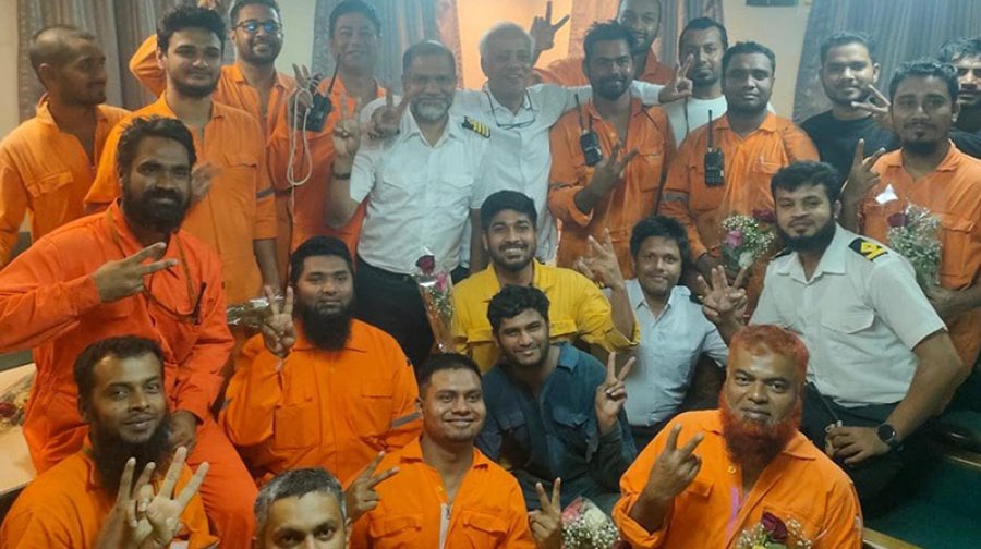 কুতুবদিয়ায় পৌঁছাল এমভি আবদুল্লাহ