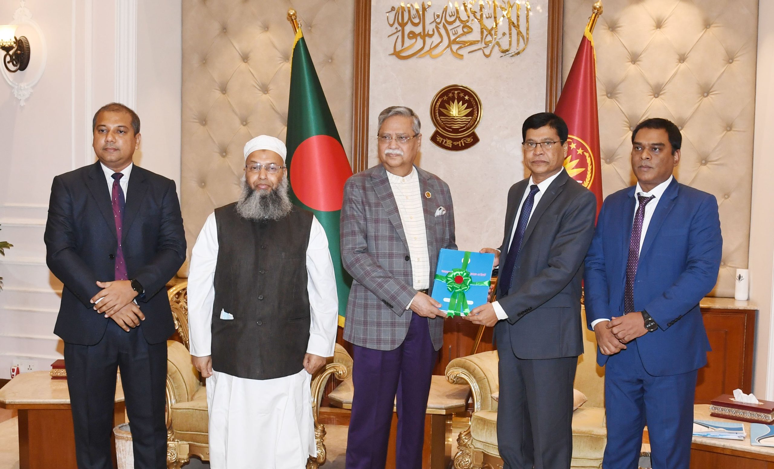 জনগণের অর্থের সঠিক ব্যয় নিশ্চিত করতে সিএজি’কে রাষ্ট্রপতির নির্দেশ