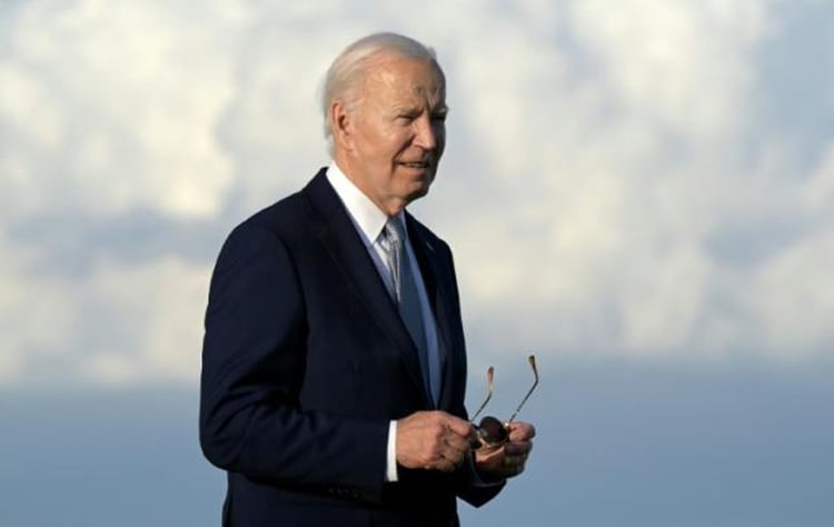 বাইডেন ৫ লাখ অবৈধ অভিবাসীকে বৈধতা দিতে যাচ্ছেন