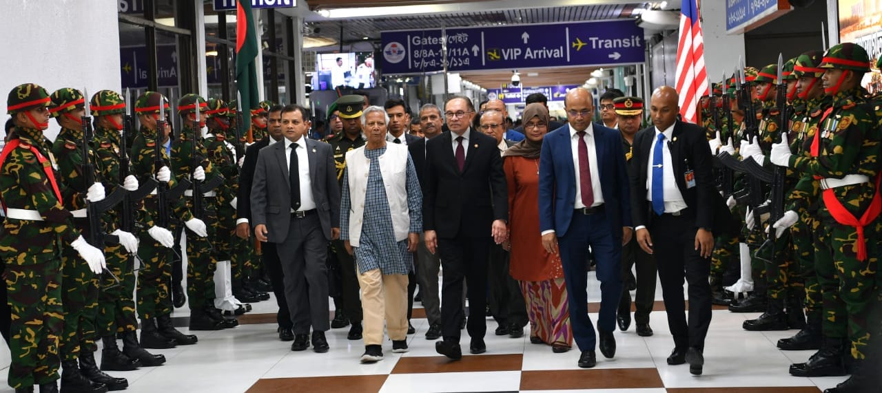 দেশের উদ্দেশে ঢাকা ত্যাগ করেছেন মালয়েশিয়ার প্রধানমন্ত্রী